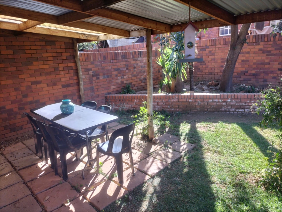 To Let 2 Bedroom Property for Rent in Langenhovenpark Free State